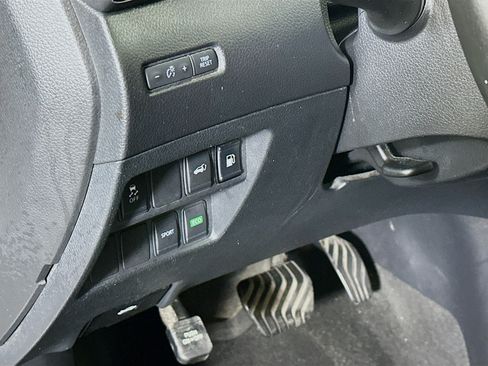 Used 2018 Nissan Rogue SV FWD image 16