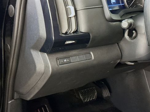 Used 2024 Nissan Pathfinder S AWD/4WD image 17