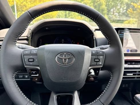 Used 2026 Toyota Camry SE FWD image 16