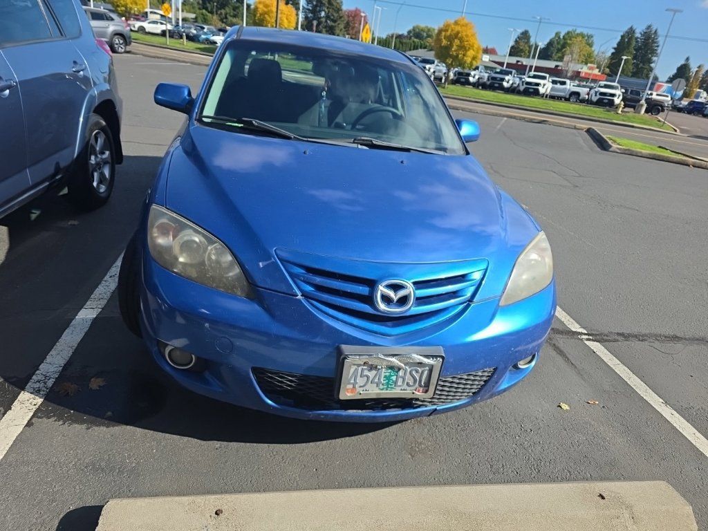 Used 2005 MAZDA MAZDA3 s w/ Moonroof & 6-CD Pkg FWD image 2