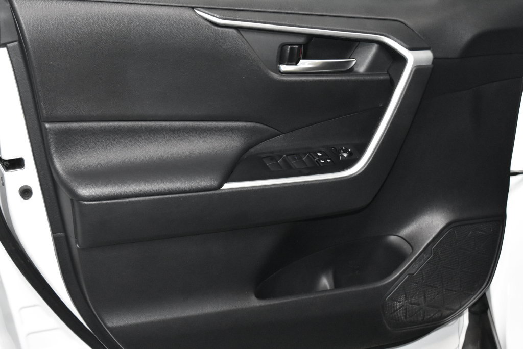 Used 2020 Toyota RAV4 XLE FWD image 4
