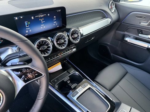 New 2026 Mercedes-Benz GLB 250 4MATIC image 23