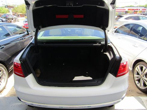 Used 2011 Audi A8 L 4.2 image 8