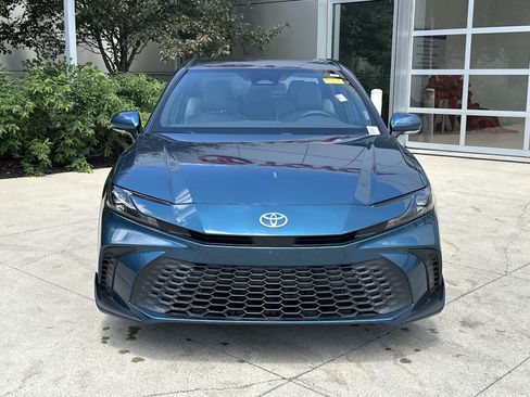 Used 2025 Toyota Camry SE FWD image 5