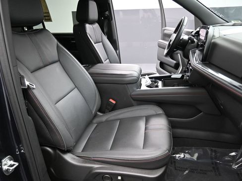 Used 2025 Chevrolet Suburban RST image 15