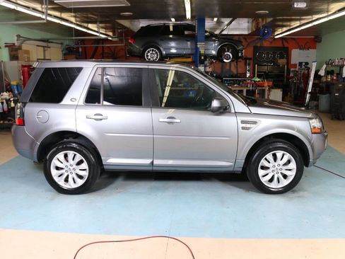 Used 2013 Land Rover LR2 HSE image 1