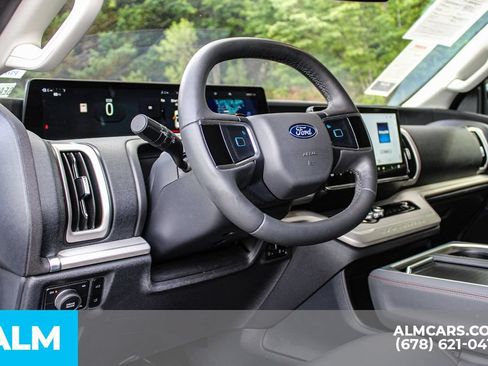 Used 2025 Ford Expedition Active AWD/4WD image 24