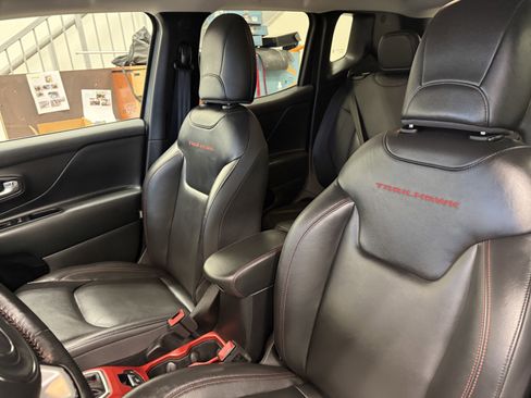 Used 2019 Jeep Renegade Trailhawk image 13