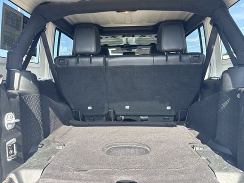 Used 2018 Jeep Wrangler Unlimited Sahara w/ Max Tow Package AWD/4WD image 30