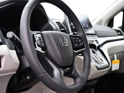 New 2026 Honda Odyssey Touring image 11