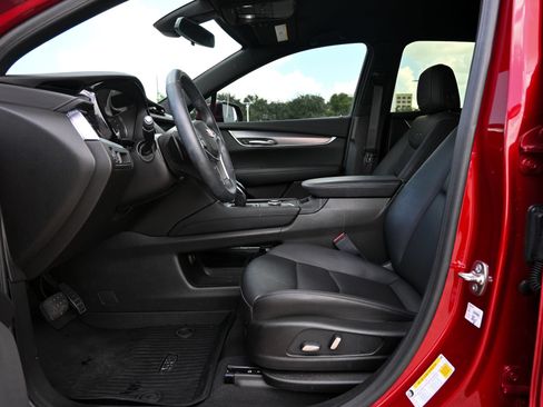 Certified 2025 Cadillac XT5 Luxury FWD image 19