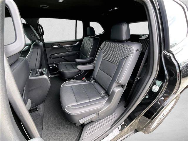 Used 2025 GMC Acadia Denali w/ LPO, Floor Liner Package FWD image 27