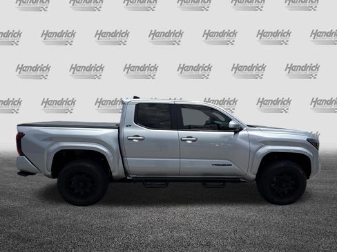 Used 2024 Toyota Tacoma SR5 w/ SR5 Upgrade Package AWD/4WD image 11