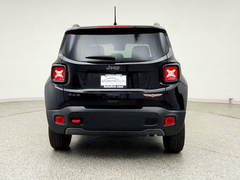 Used 2022 Jeep Renegade Trailhawk AWD/4WD image 6