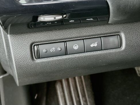 Used 2025 Nissan Pathfinder SV FWD image 17