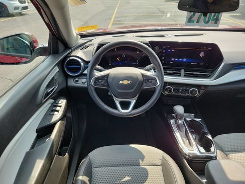 Used 2025 Chevrolet Trax LT w/ Driver Confidence Package FWD image 14