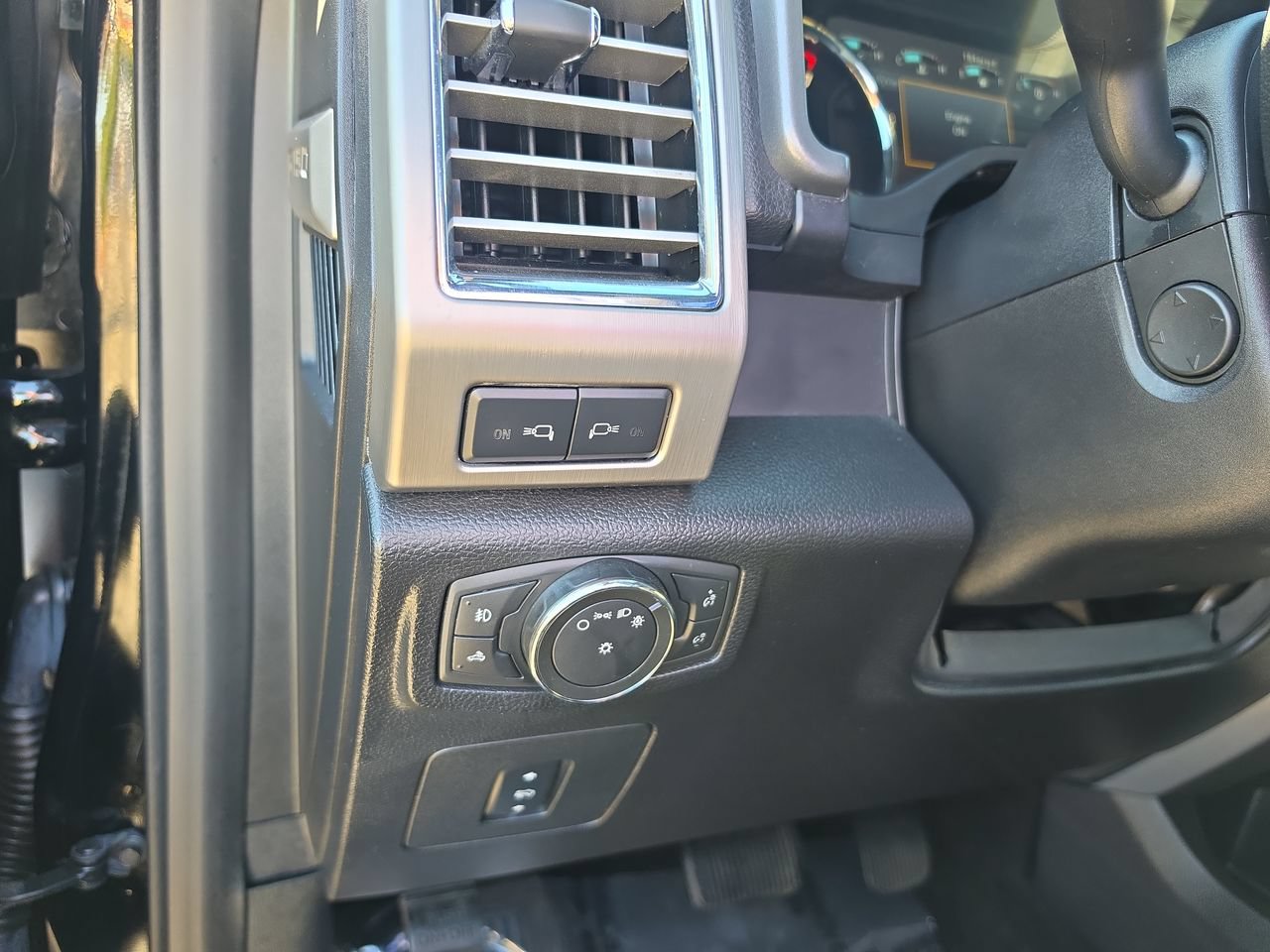 Used 2016 Ford F150 Platinum w/ Equipment Group 701A Luxury AWD/4WD image 18