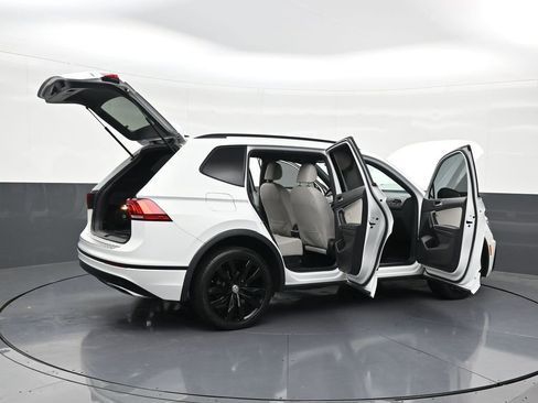 Used 2020 Volkswagen Tiguan SE R-Line image 35