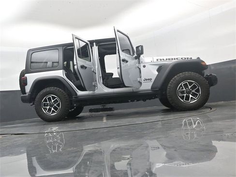 Used 2024 Jeep Wrangler Unlimited Rubicon w/ Technology Group image 52