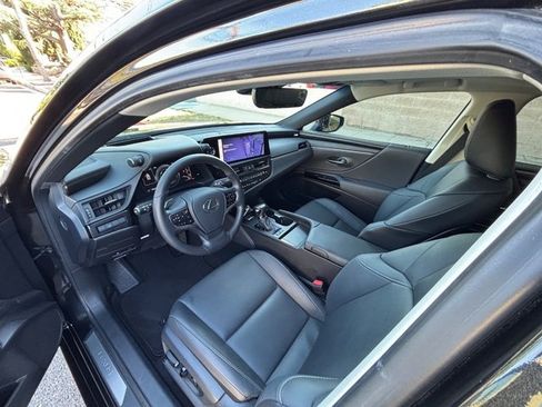 Used 2024 Lexus ES 300h w/ Premium Package FWD image 29