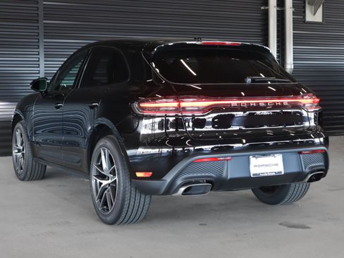 Used 2025 Porsche Macan image 3