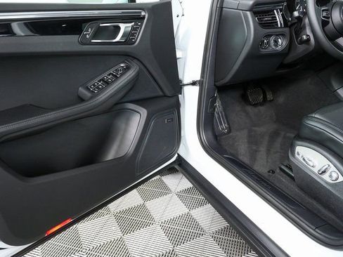 New 2026 Porsche Macan AWD/4WD image 8