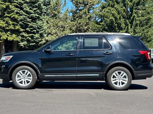 Used 2018 Ford Explorer XLT w/ Equipment Group 202A AWD/4WD image 7