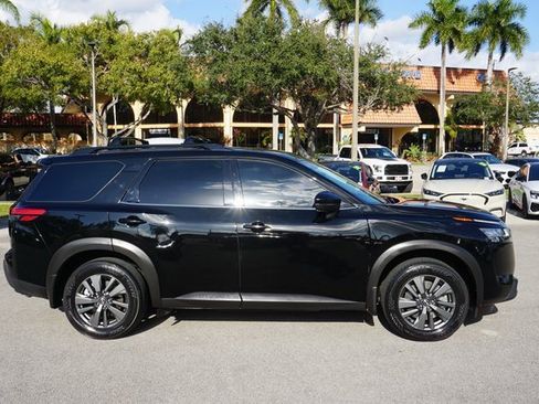 Used 2022 Nissan Pathfinder SV image 14