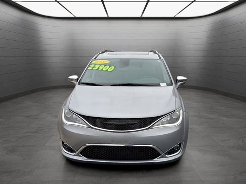 Used 2020 Chrysler Pacifica Limited image 8