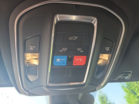 Used 2022 Jeep Wagoneer Series II AWD/4WD image 8