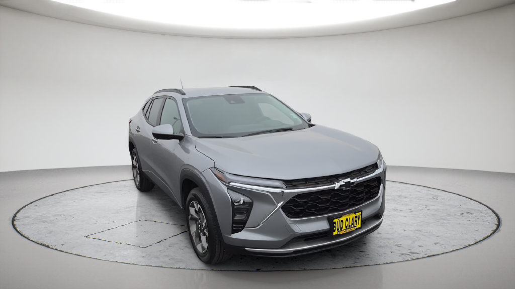 Used 2025 Chevrolet Trax LT w/ LT Convenience Package FWD image 3
