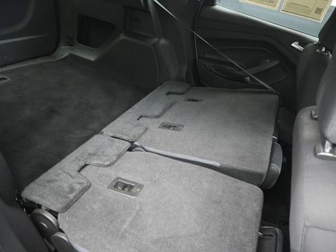 Used 2019 Ford Escape SE image 25