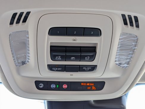 Certified 2023 Buick Envision Avenir FWD image 32