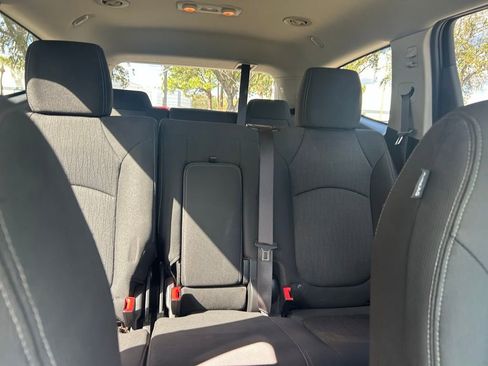 Used 2017 Chevrolet Traverse LT w/ Style and Technology Package image 35