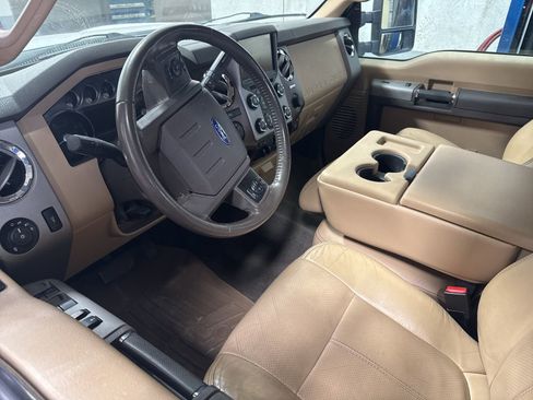 Used 2013 Ford F350 Lariat w/ Lariat Interior Pkg image 4
