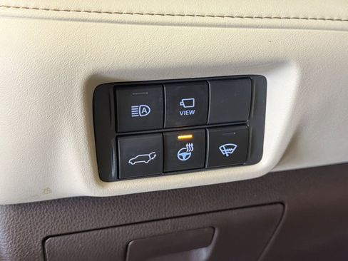 Used 2021 Toyota Highlander Limited FWD image 39