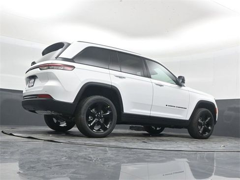 New 2025 Jeep Grand Cherokee Altitude image 37