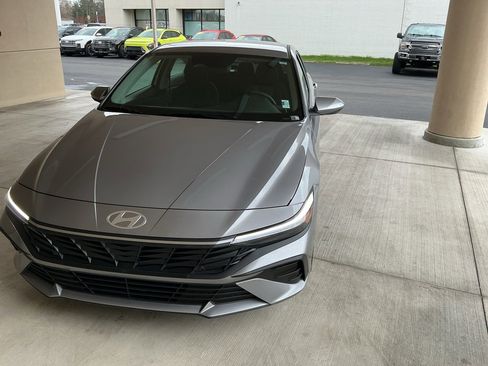 New 2026 Hyundai Elantra SE image 1