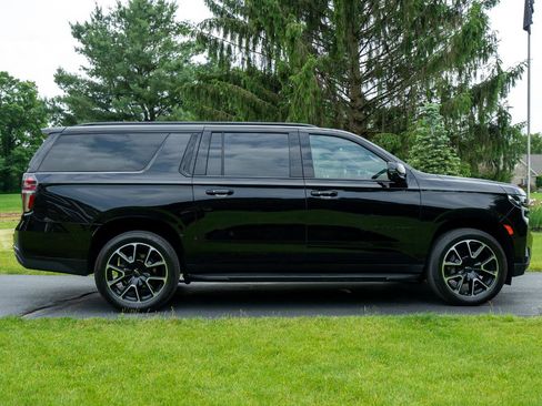 Used 2023 Chevrolet Suburban RST w/ Luxury Package AWD/4WD image 2