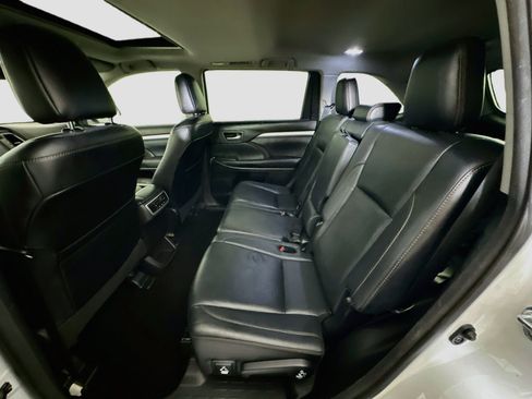 Used 2017 Toyota Highlander XLE FWD image 30