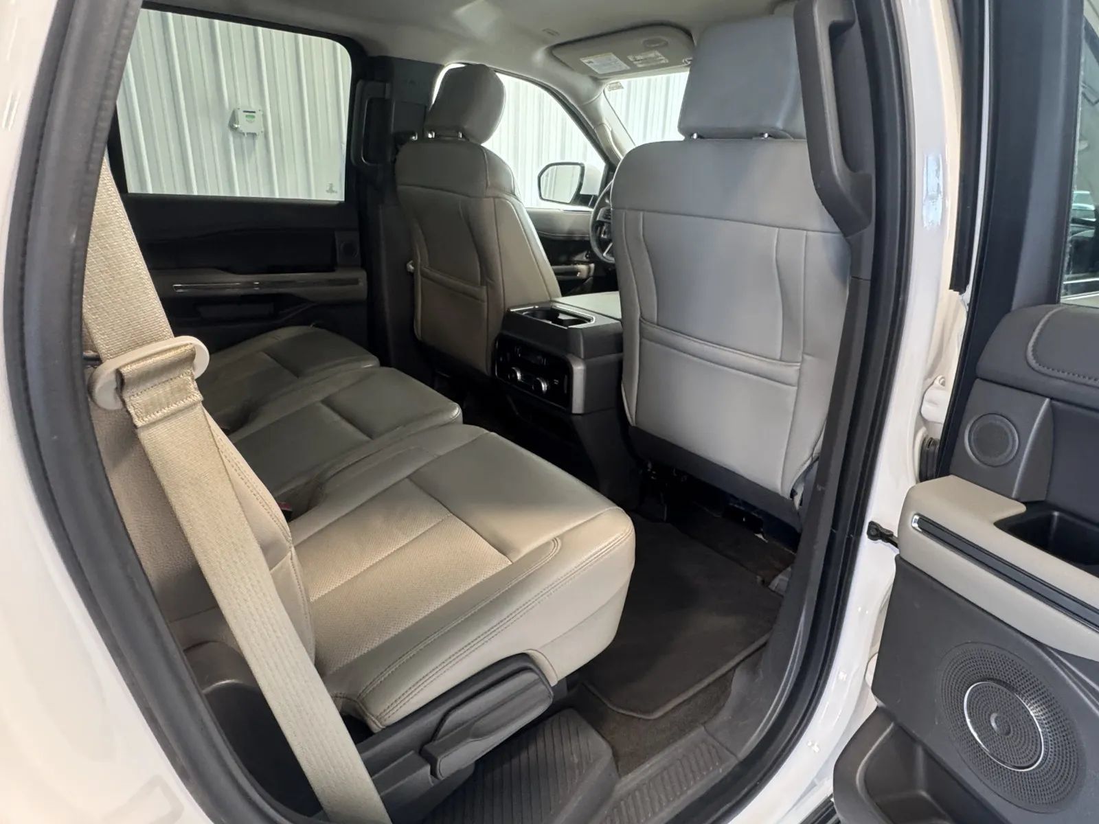 Used 2019 Ford Expedition XLT w/ Equipment Group 202A AWD/4WD image 18