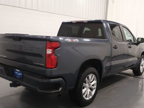 Used 2020 Chevrolet Silverado 1500 Custom w/ Custom Value Package image 9
