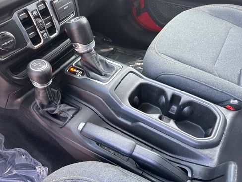Used 2024 Jeep Wrangler Unlimited Sahara AWD/4WD image 25