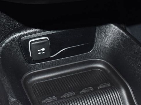 Certified 2025 Chrysler Pacifica Select image 19