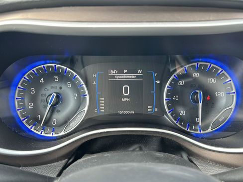 Used 2017 Chrysler Pacifica Touring FWD image 11