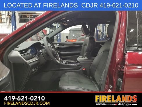 New 2026 Jeep Grand Cherokee Altitude AWD/4WD image 9