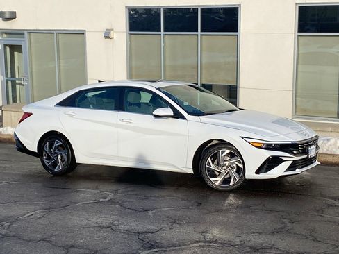 Certified 2025 Hyundai Elantra SEL image 1