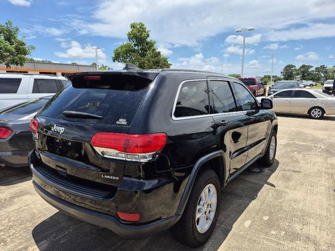 Used 2019 Jeep Grand Cherokee Laredo AWD/4WD image 3