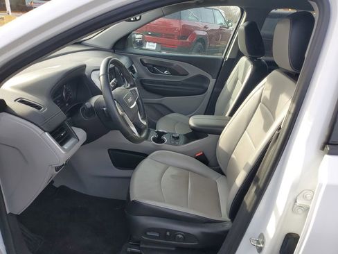 Used 2024 GMC Terrain SLT image 13