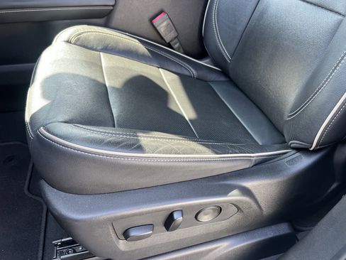 Used 2021 GMC Yukon SLT w/ SLT Luxury Plus Package image 16